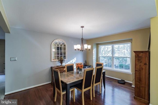 Comedor - 111 Shoal Creek Dr