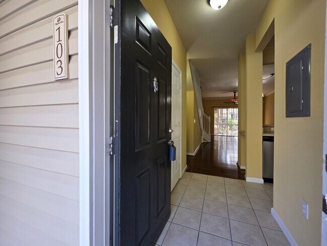 Foto del edificio - FOR RENT, 2 bedroom 2.5 bathroom townhouse