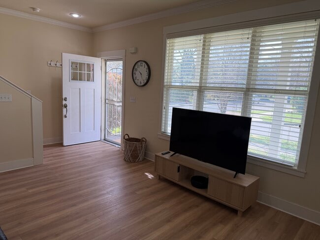 Building Photo - 804 Kite Ln