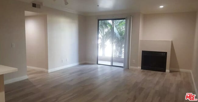 Foto del edificio - 7076 Hawthorn Ave