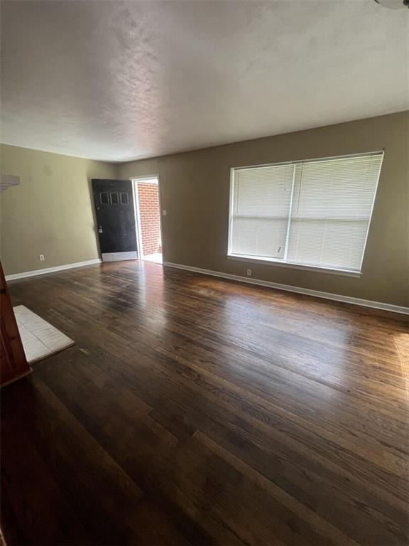 Building Photo - 716 Pinehill Dr