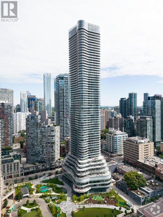 Building Photo - 11-3811 Wellesley St W