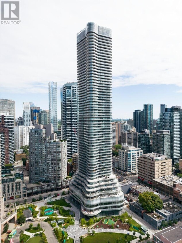 Photo principale - 11-3811 Wellesley St W
