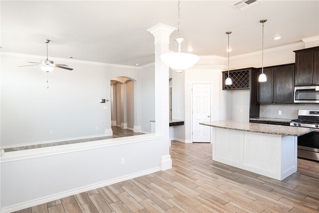 Building Photo - 2101 Spoonbill Dr
