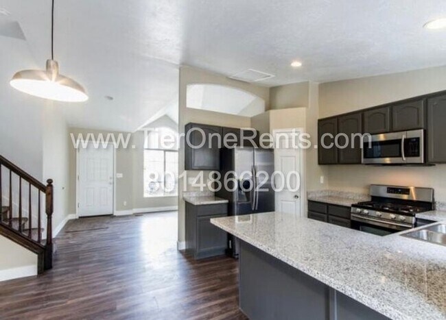 Foto del edificio - This property offers a NO DEPOSIT option a...
