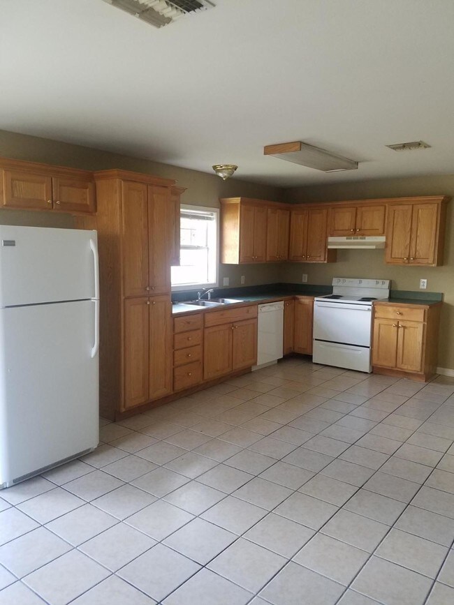 Building Photo - 506 Idlewild Dr