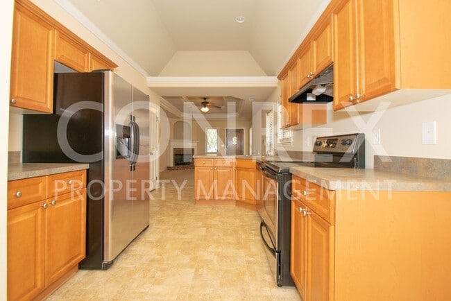 Building Photo - Whoa! Vaulted Ceilings!