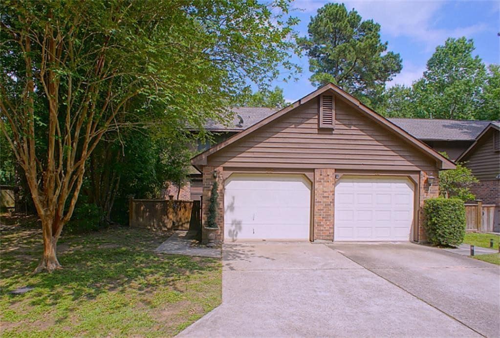 Primary Photo - 22 E Willowood Ct