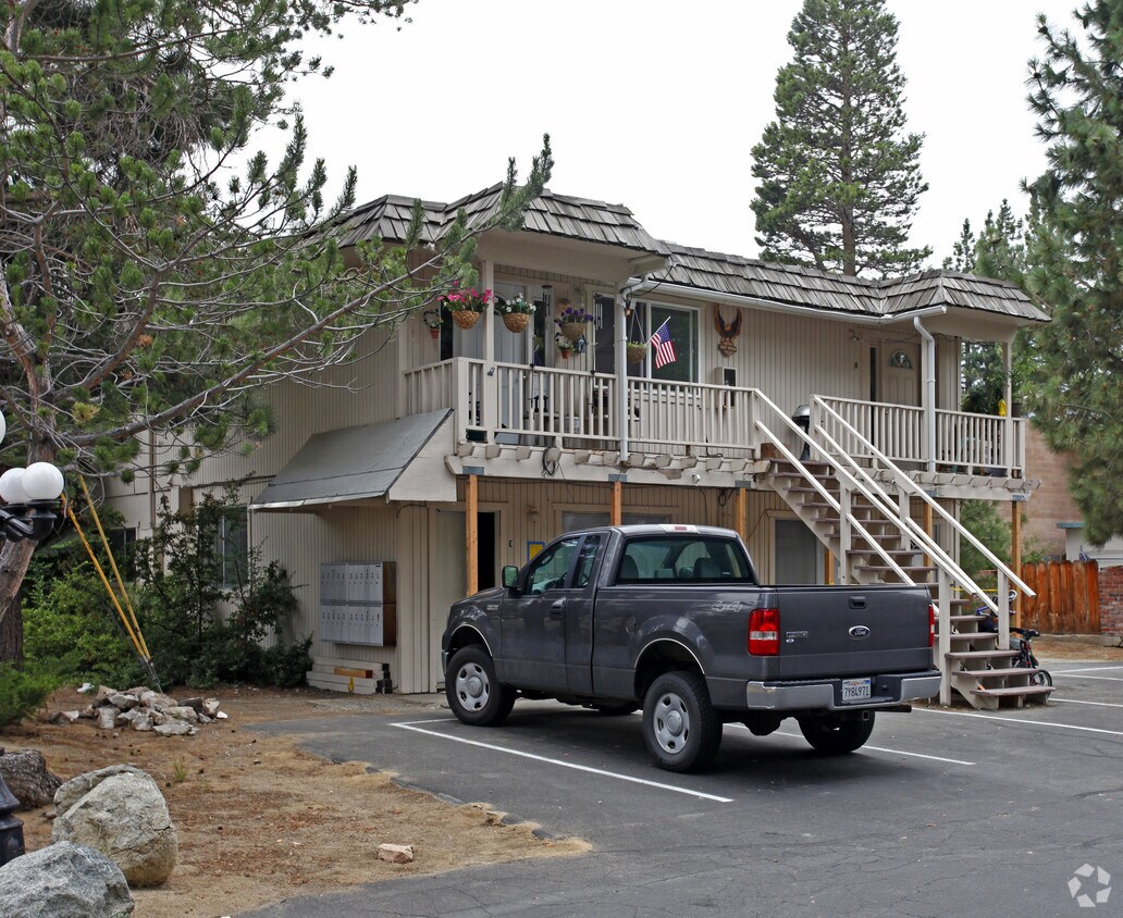 Foto del edificio - The Village Apartments