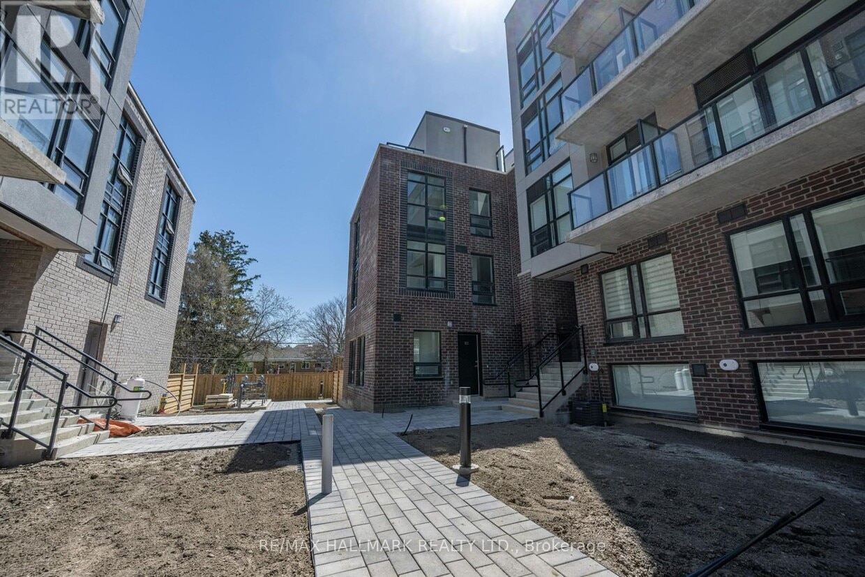 Primary Photo - 861-861 Sheppard Ave W