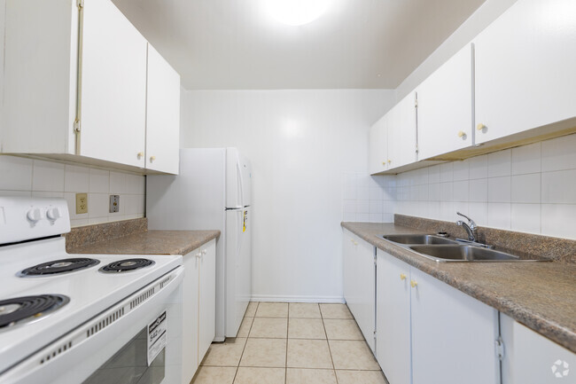 1 chambre + bureau, 1 salle de bain - 720 pi2 - Cuisine - 11 Kendale Court Apartments