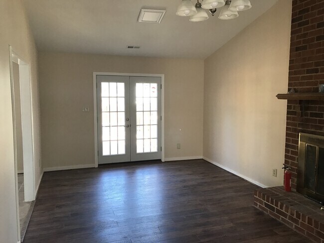 Building Photo - Chesterfield Rancher