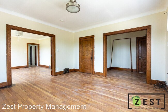 Foto del edificio - 3 br, 1 bath Apartment - 11935 & 11937 Ham...