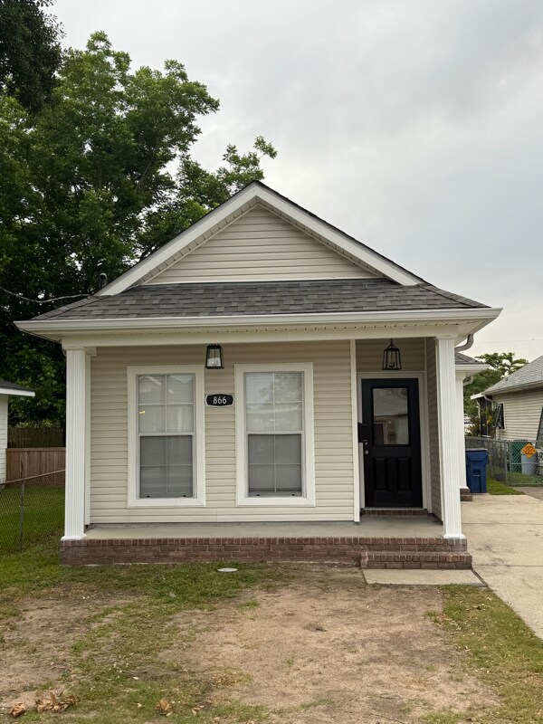 Foto principal - 866 Ave F