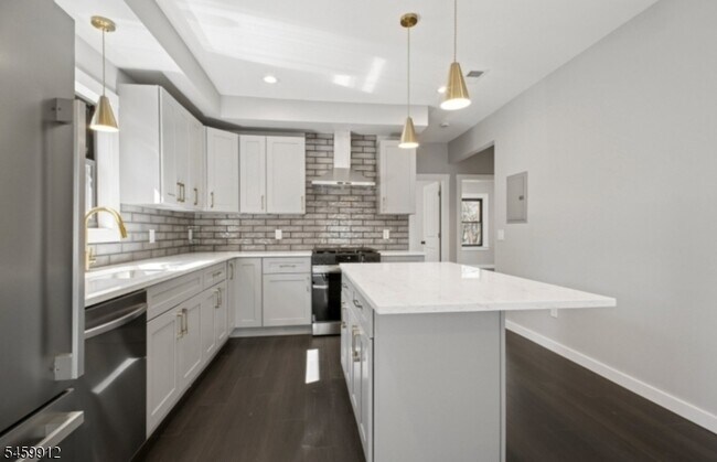 Foto del edificio - 142 Maple Ave