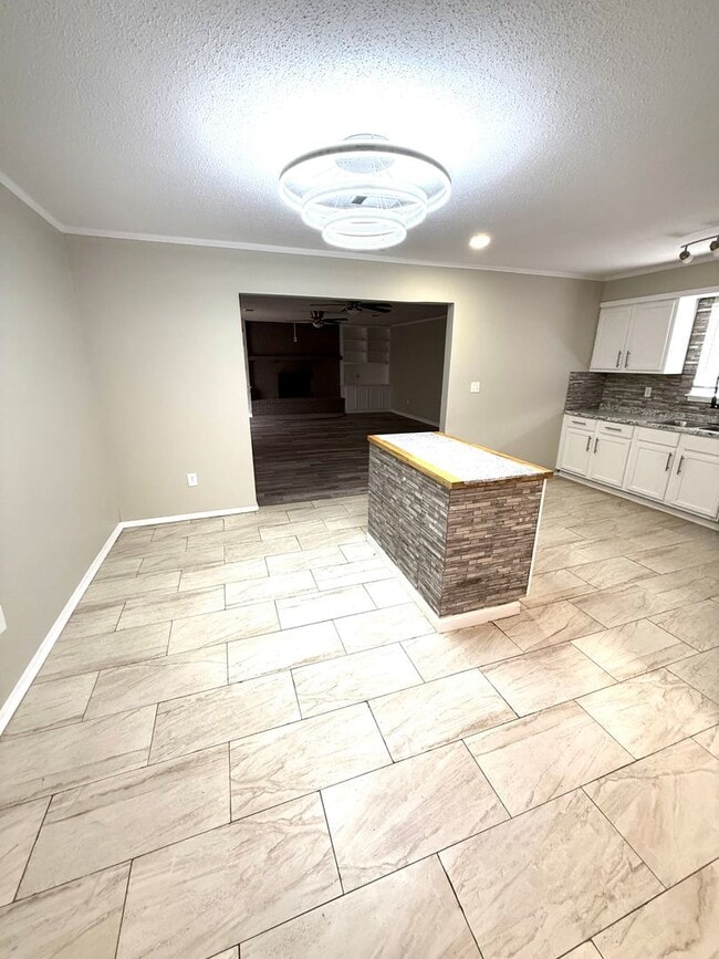 Foto del edificio - ** 4 Bed 2 Bath located in Montgomery East ** Call 334-366-9198 to schedule a self tour