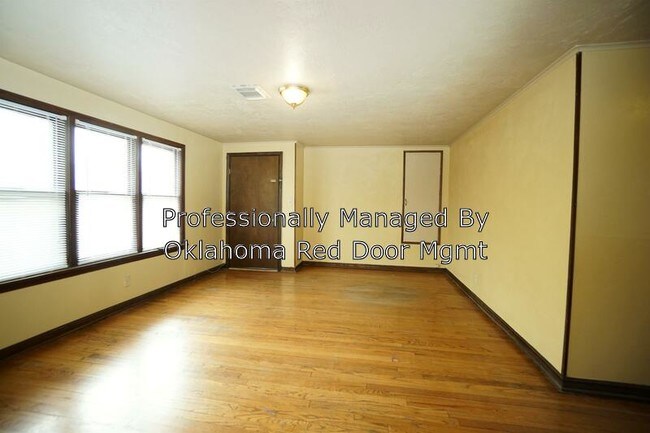 Building Photo - 2415 N Harvey Ave
