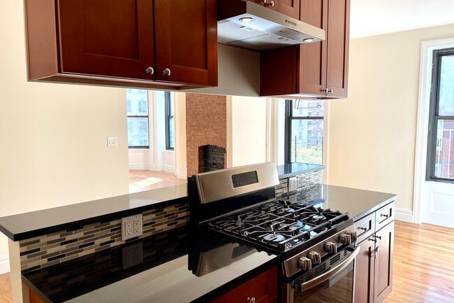 Building Photo - 251 W 87th St