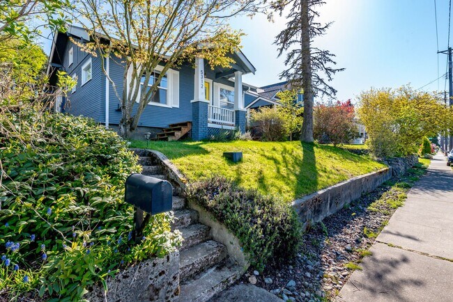 Building Photo - Tacoma Home
