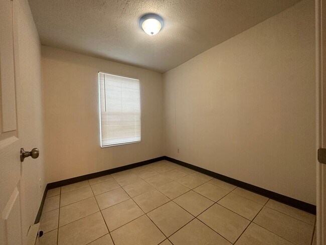 Building Photo - 709 Belmont