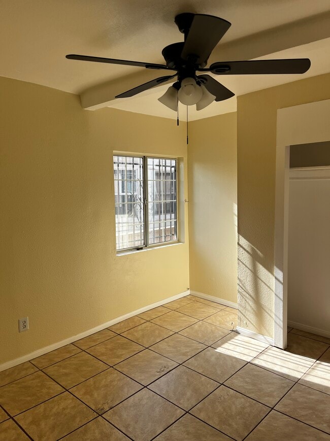 Foto del edificio - 1358 E 42nd Pl