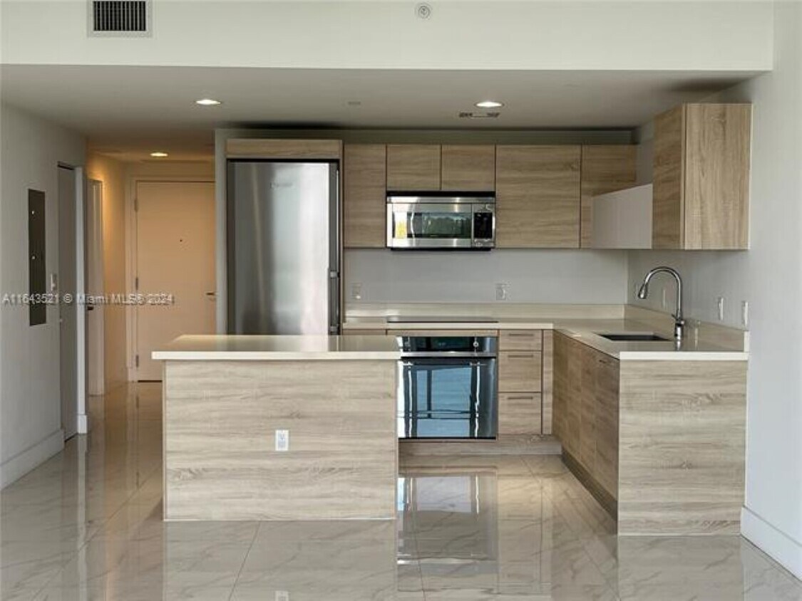 16385 Biscayne Blvd Unit 605, Aventura, FL 33160 Condo for Rent in