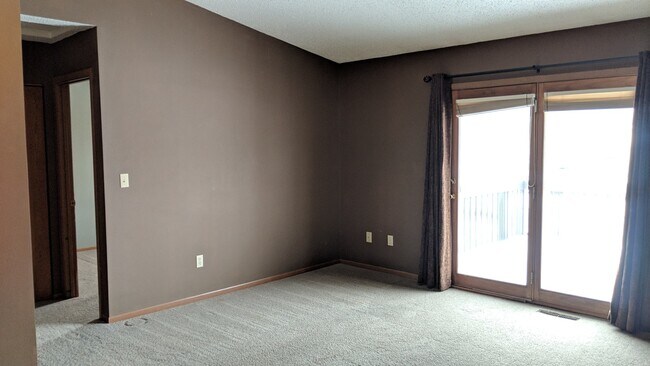 Foto del edificio - 3-bedroom, 2-bath Townhome in Coralville