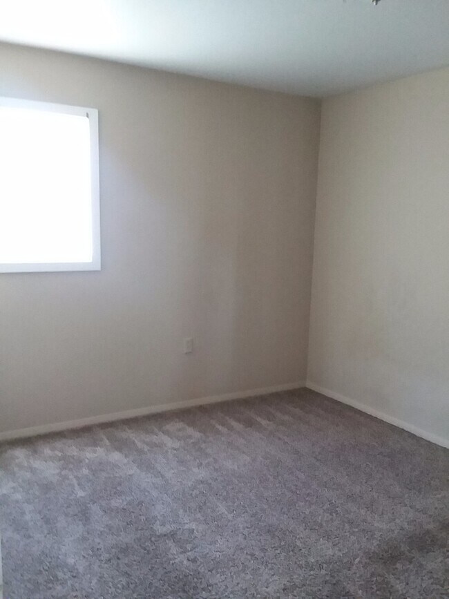 Foto del edificio - N. 24th Ave 2 bedroom House w/DOUBLE GARAGE!