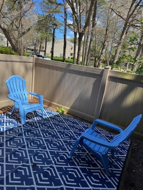 Foto del edificio - 221 Springmeadow Dr