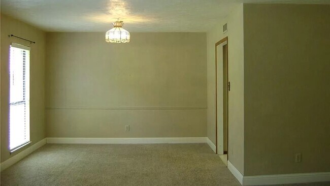 Foto del edificio - 3725 Walnut Dr