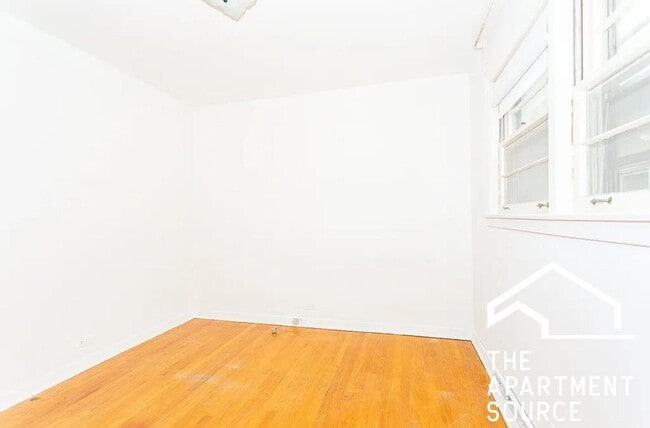 Foto del edificio - 7407 N California Ave