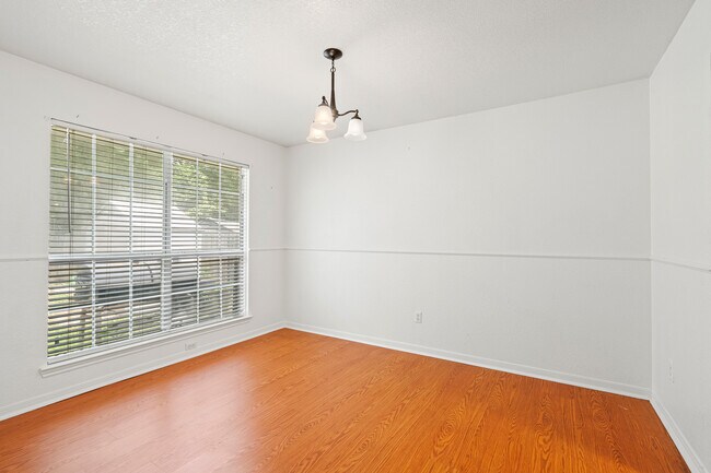 Building Photo - 406 Gina Dr