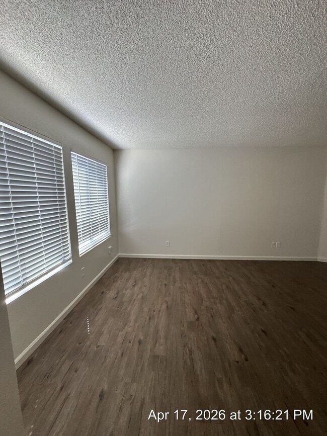 Building Photo - 3103