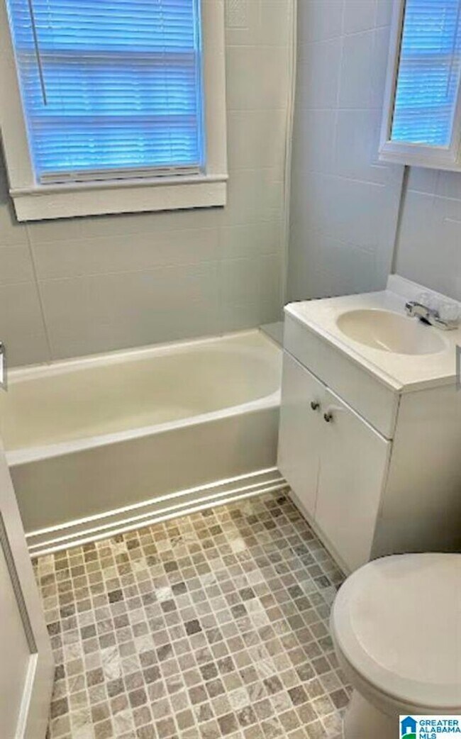 Foto del edificio - Newly Renovated 3 Bedroom 1 Bath Home Avai...