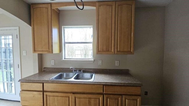 Building Photo - 8715 Valley Ledge Dr