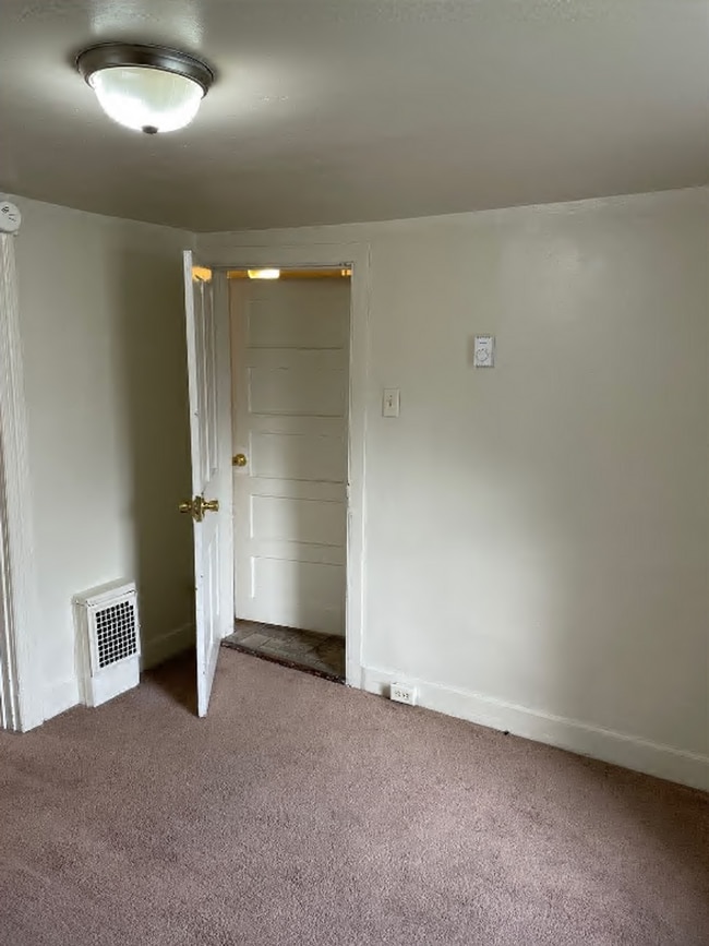 Building Photo - 105 S Church St