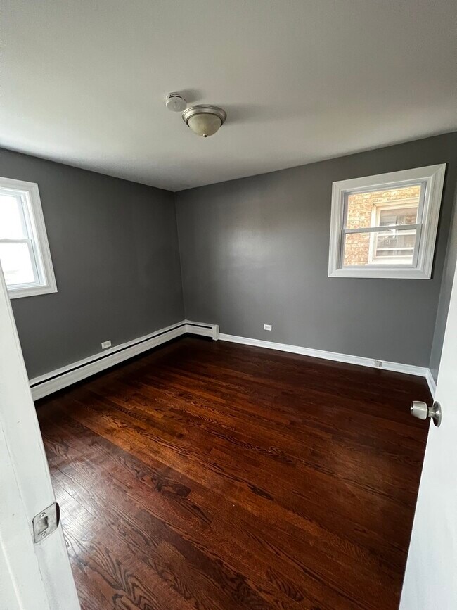 Building Photo - 5623 S Kenneth Ave