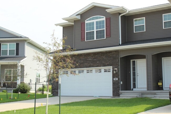 Building Photo - 3 Bed/2.5 Bath in North Liberty