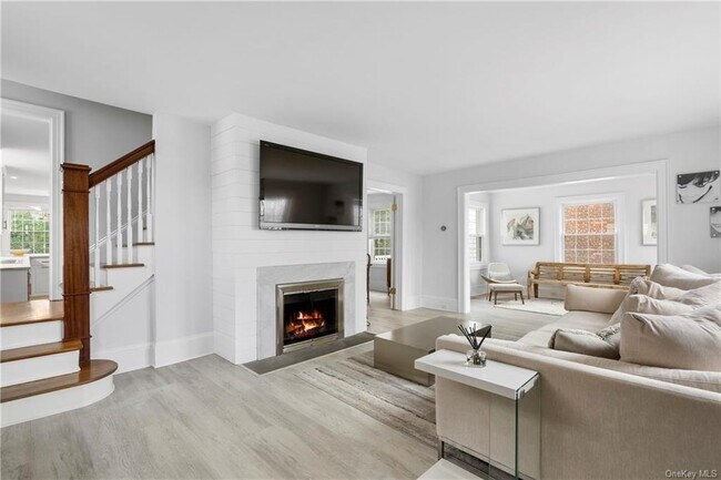 Building Photo - 225 Larchmont Ave