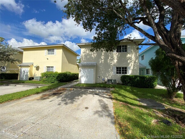 Building Photo - 340 NW 19th Terrace
