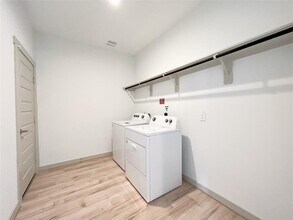 Building Photo - 29207 Red Rocks Pk Dr