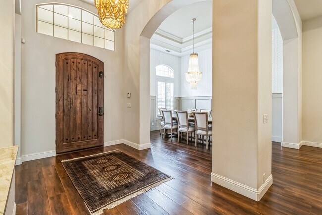 Foto del edificio - Luxurious Furnished Spanish-Style Home wit...