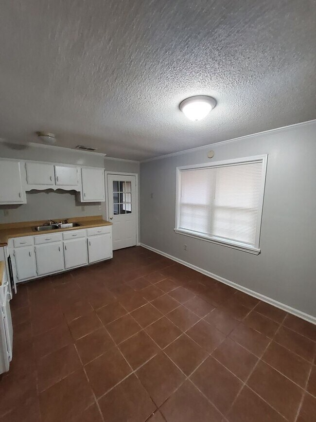 Building Photo - 5046 Gray Dr