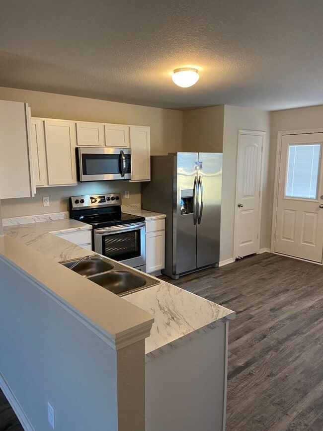 Foto del edificio - *Pre-leasing* Four Bedroom | Two Bath Home...