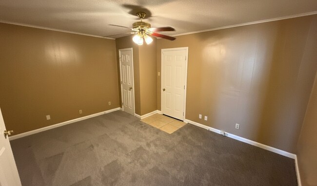 Building Photo - 837 Candace Dr