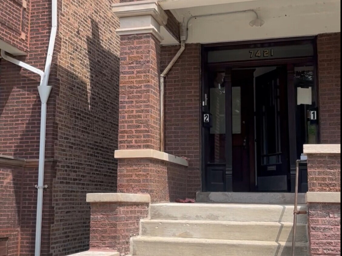 Foto principal - 7421 S Eberhart Ave
