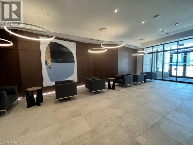 Photo du bâtiment - 385 Winston Rd