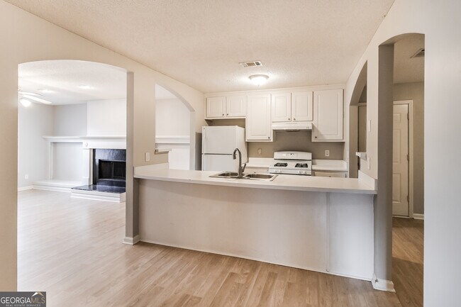 Building Photo - 3163 Deerfield Way