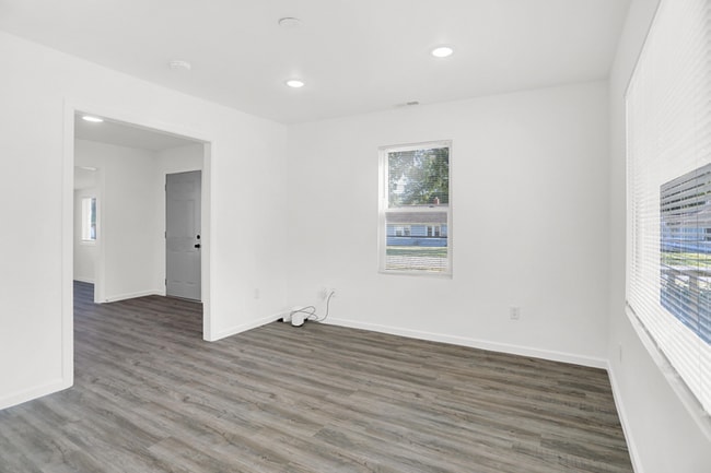 Building Photo - 2212 S Delawanda Ave