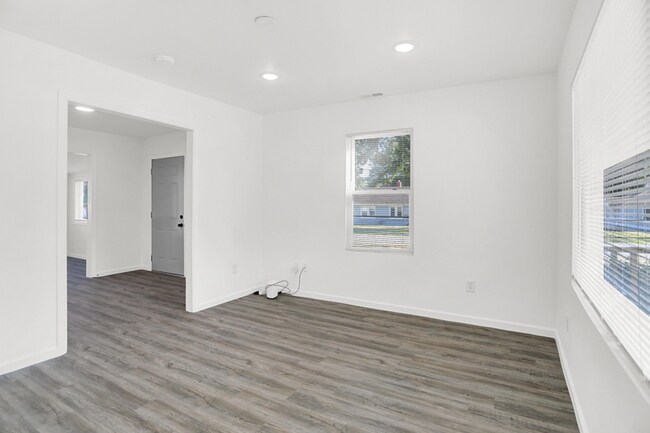 Foto del edificio - 2212 S Delawanda Ave